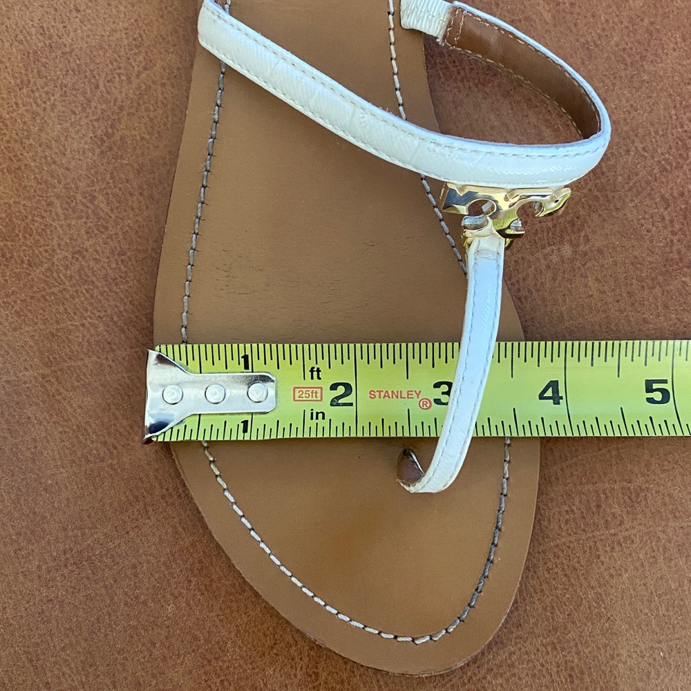 Tory Burch Tan Leather Thong Sandals with White Straps and Gold Logo Charm - Picture 15 of 16